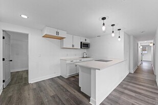 9604 N 18th St in Tampa, FL - Building Photo