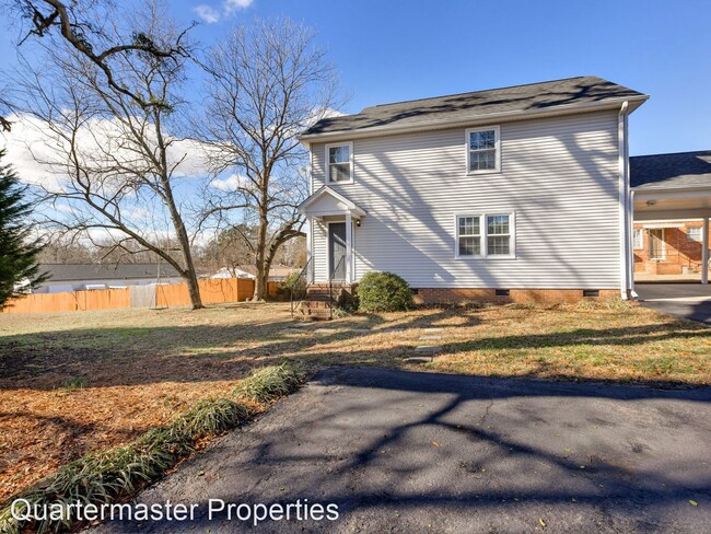 203 Lancaster Ave in Greer, SC - Foto de edificio - Building Photo