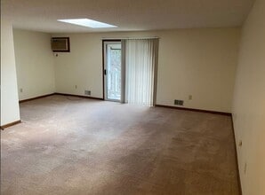 Blossomwood in West Seneca, NY - Foto de edificio - Building Photo