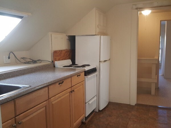 104 W Emerson St in Melrose, MA - Building Photo