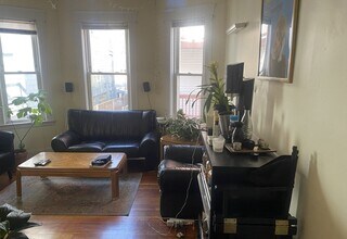 32 Irvington Rd, Unit 2 in Somerville, MA - Building Photo - Building Photo
