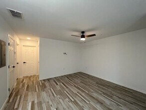 2717 N Arkansas Ave-Unit -2 in Laredo, TX - Building Photo - Building Photo