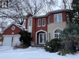 4740 Wembley Ct in Windsor, ON - Building Photo