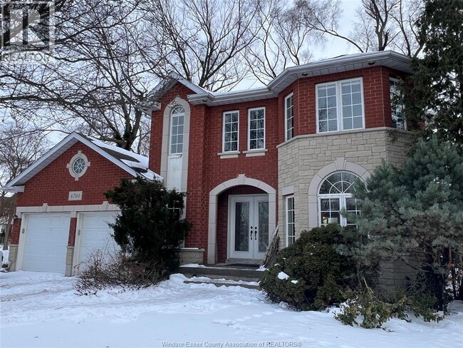 property at 4740 Wembley Ct