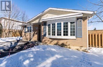34 Finsbury Dr in Brampton, ON - Building Photo - Building Photo