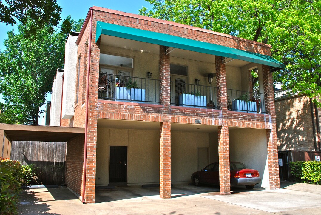 4031 Holland Ave in Dallas, TX - Foto de edificio
