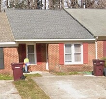 720 Wickford Dr in Chesapeake, VA - Building Photo