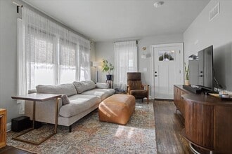 136 E Jackson St in Oswego, IL - Building Photo - Building Photo