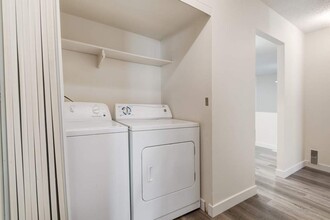 Huntington Hill Coachhomes in Edmonton, AB - Building Photo - Building Photo