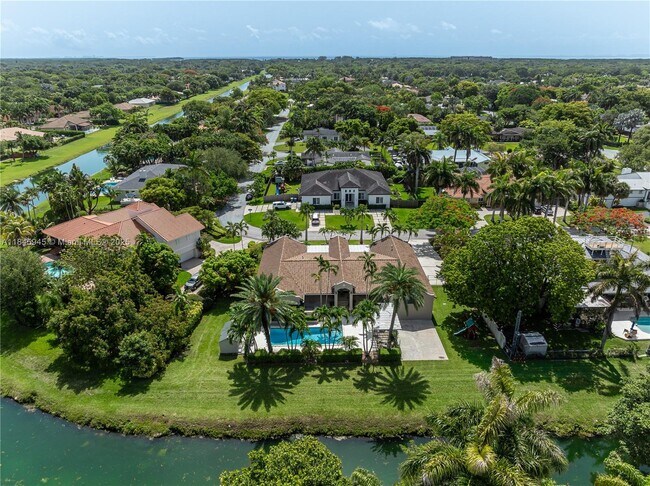 17494 SW 83rd Ct in Palmetto Bay, FL - Foto de edificio - Building Photo