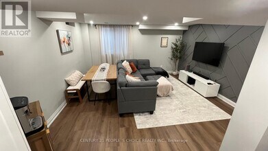 14 Copperhill Hts in Barrie, ON - Building Photo - Building Photo