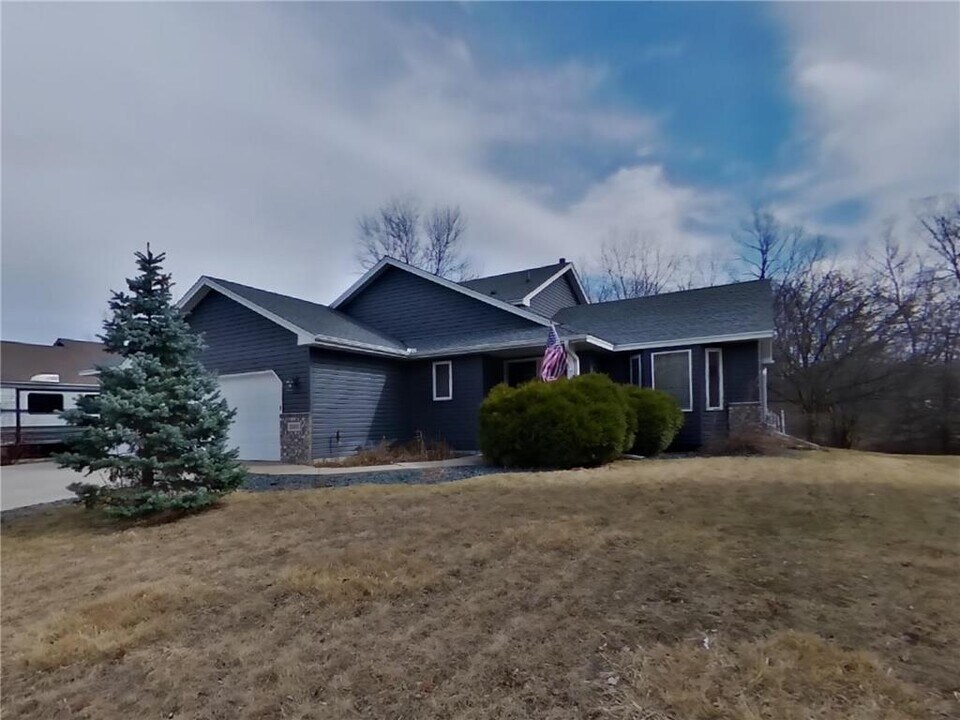 20695 Georgia Ave N in Forest Lake, MN - Building Photo