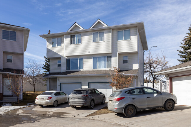 Harvest Pointe in Calgary, AB - Building Photo - Building Photo