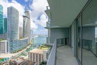 77 SE 5th St, Unit 2405 in Miami, FL - Building Photo - Building Photo