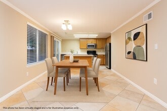 22133 James Alan Cir in Chatsworth, CA - Foto de edificio - Building Photo