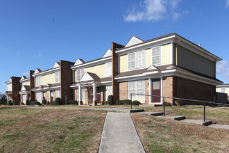 Claremont Courts in Greensboro, NC - Building Photo - Building Photo