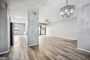 421 Christopher Ave, Unit 11 in Gaithersburg, MD - Building Photo