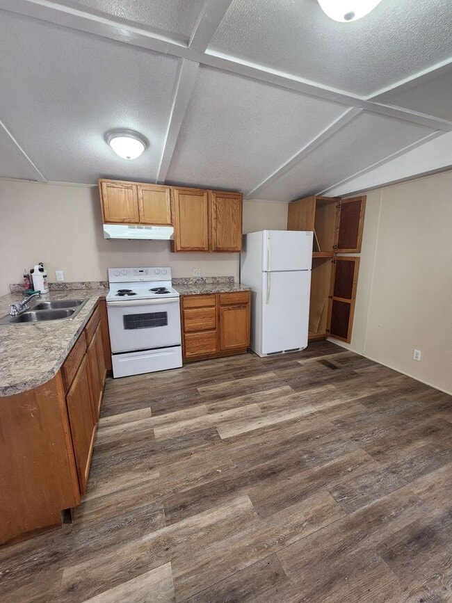 property at 1505 Goodyear Ave