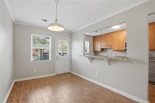 215 Winding River Dr in Sandy Springs, GA - Building Photo - Building Photo