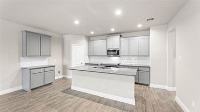 5968 Bursey Rd in Watauga, TX - Foto de edificio - Building Photo