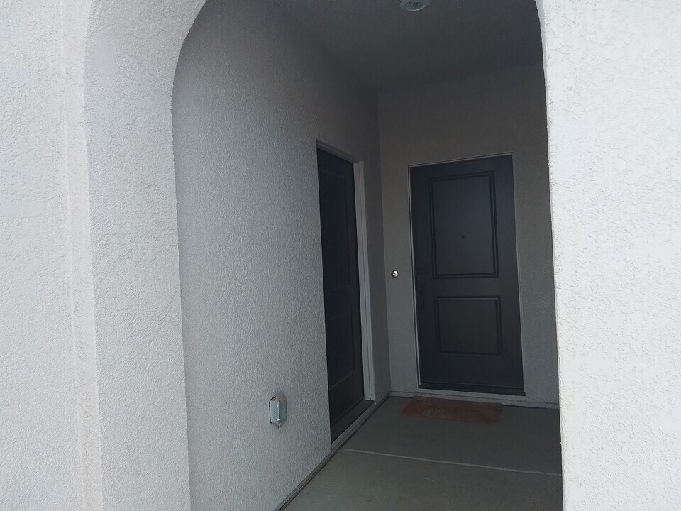 1274 Maple Leaf Dr in Wheatland, CA - Foto de edificio