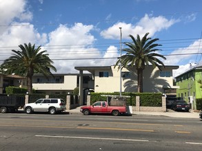 13411 Vanowen St in Van Nuys, CA - Building Photo - Building Photo