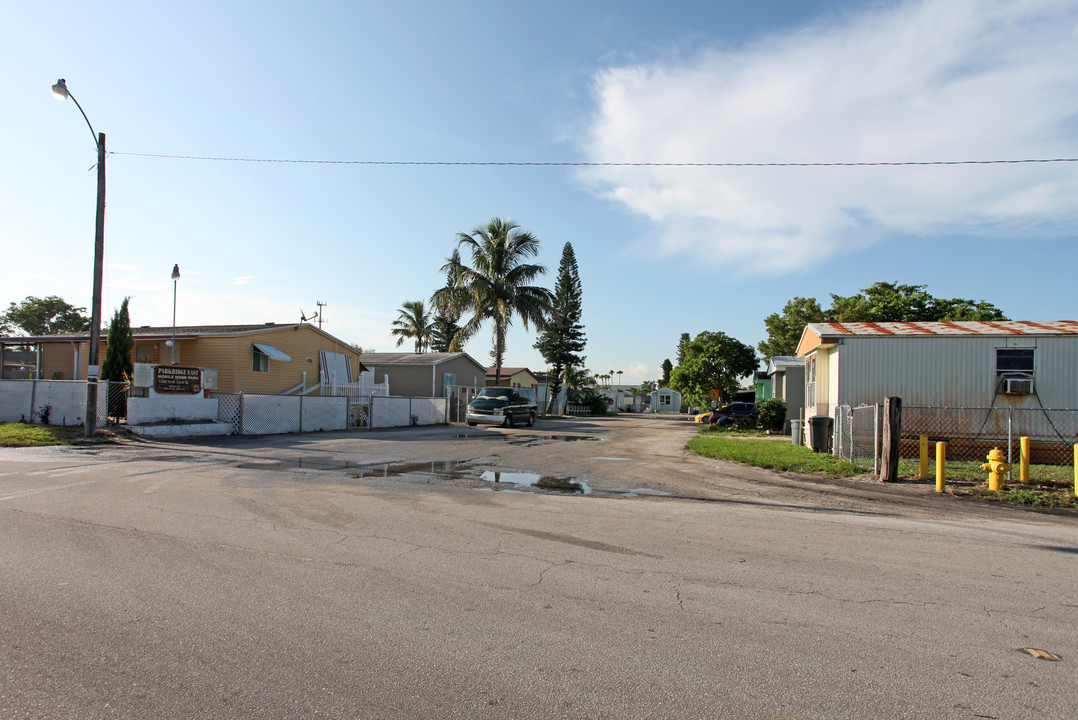 Park Ridge East Mobile Home Park in Pompano Beach, FL - Foto de edificio