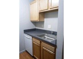 525 Lowell Ave in Cincinnati, OH - Building Photo