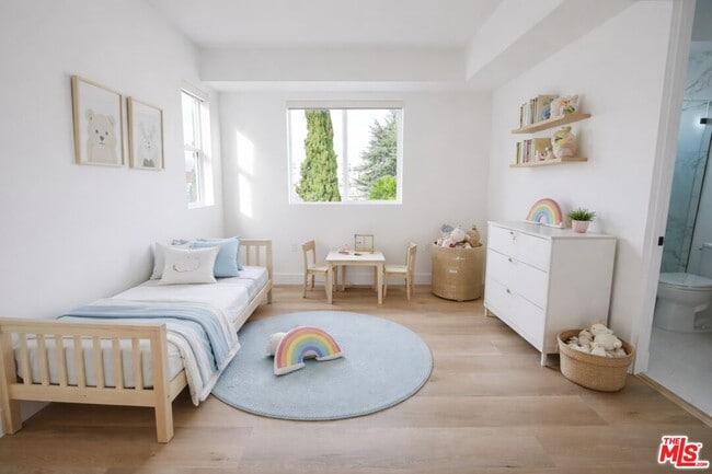 11241 Morrison St in Los Angeles, CA - Building Photo - Building Photo