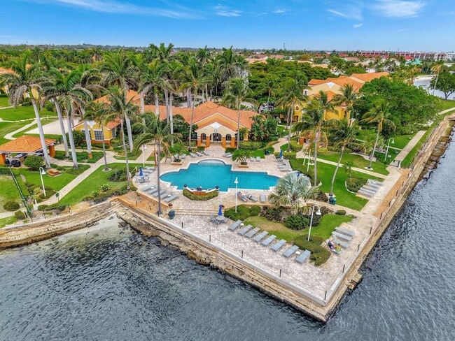 103 Yacht Club Way in Hypoluxo, FL - Foto de edificio - Building Photo