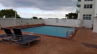 6969 Collins Ave in Miami, FL - Building Photo