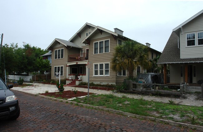 111 6th Ave N in St. Petersburg, FL - Foto de edificio - Building Photo