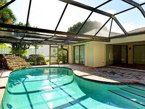 5979 Pinebrook Dr in Boca Raton, FL - Building Photo - Building Photo