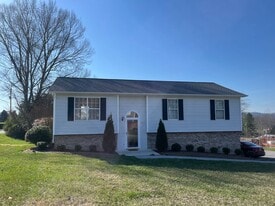 101 Kinchloe Ct in Jonesborough, TN - Building Photo