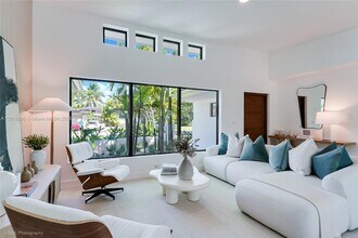 1120 NE 86th St in Miami, FL - Building Photo - Building Photo