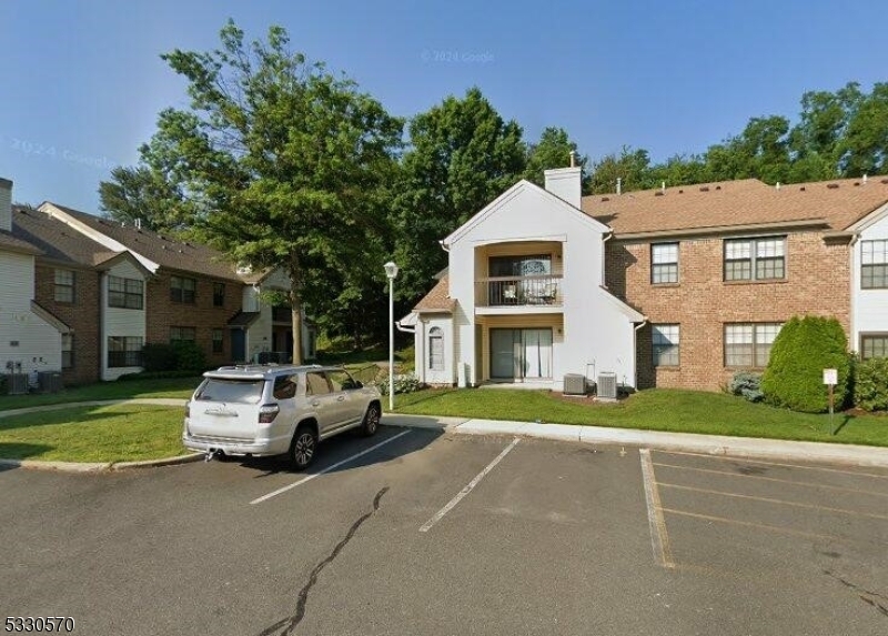 1101 Harbour Club Dr in Sayreville, NJ - Building Photo