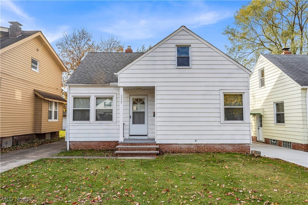 5204 Clement Ave in Maple Heights, OH - Building Photo