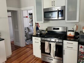 25 Fainwood Cir, Unit 2 in Cambridge, MA - Building Photo