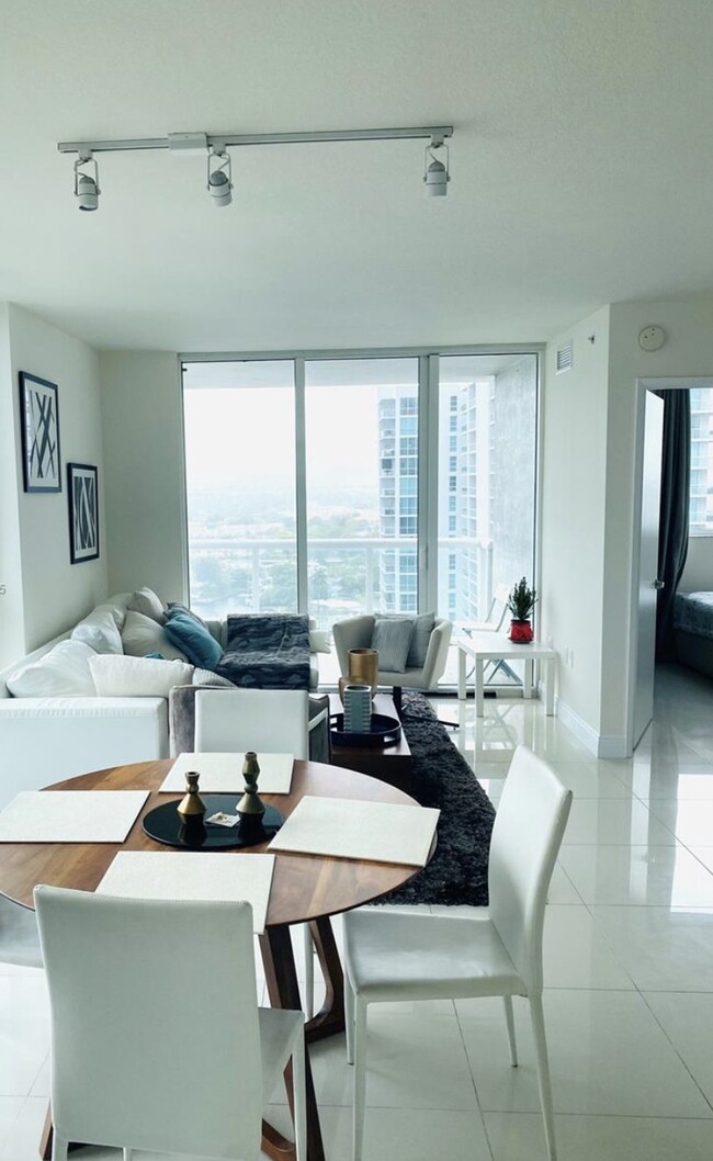 1871 NW South River Dr, Unit 903 in Miami, FL - Building Photo - Building Photo