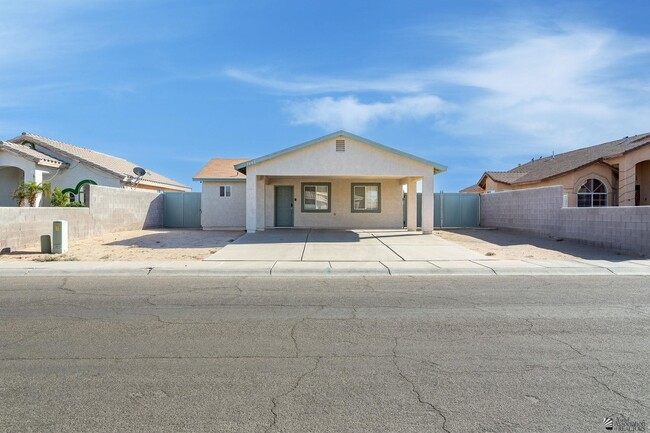 1397 E San Francisco St in San Luis, AZ - Building Photo - Building Photo