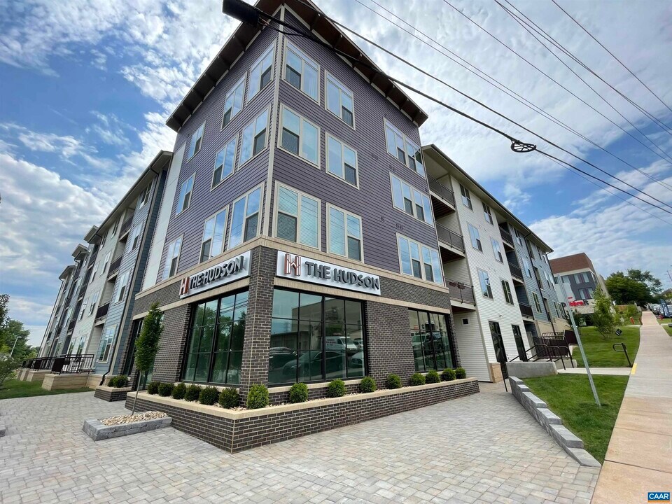 905 River Rd in Charlottesville, VA - Building Photo