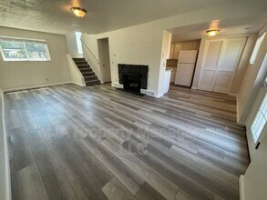 1817 E Vine St in Murray, UT - Foto de edificio - Building Photo