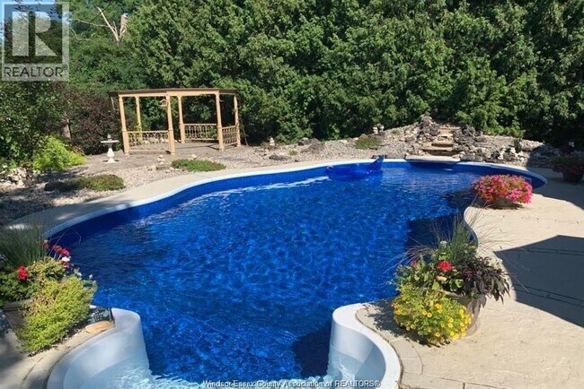 222 Donalda Ct in Windsor, ON - Building Photo - Building Photo