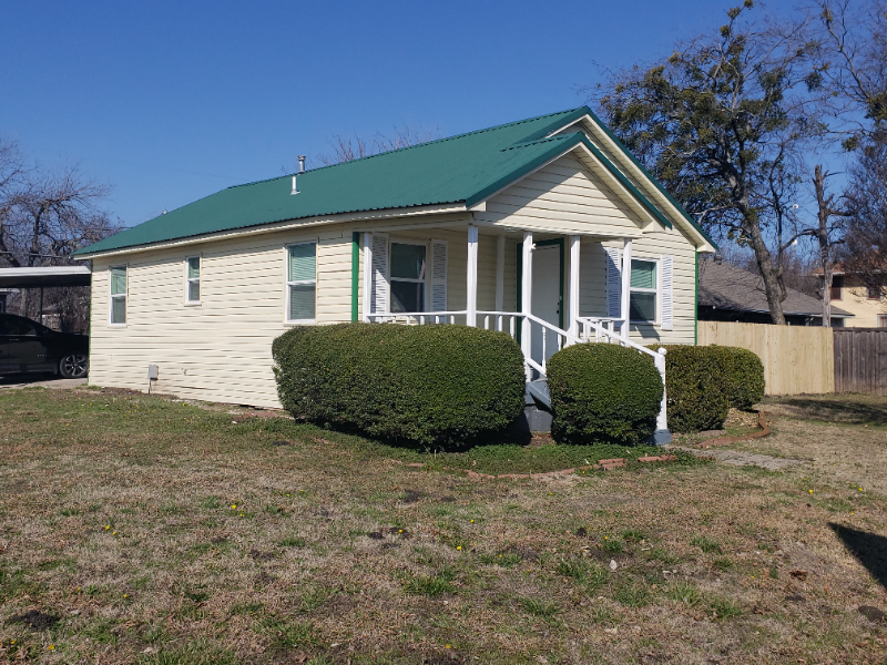 624 N Waco St in Van Alstyne, TX - Building Photo