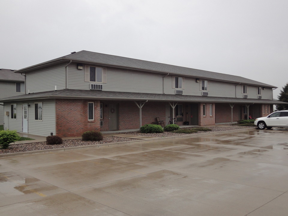 Parkway Court Apartments in Normal, IL - Foto de edificio