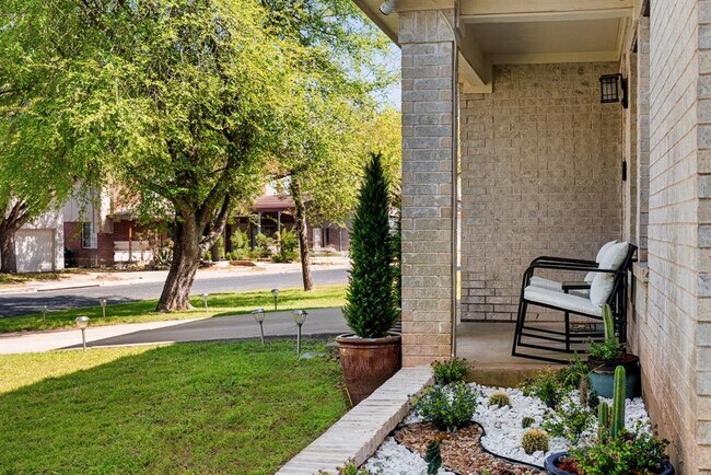 7906 Briarton Dr in Austin, TX - Building Photo - Building Photo