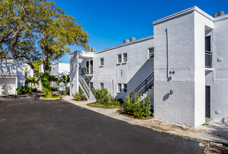 Oasis Palms Apartments in St. Petersburg, FL - Building Photo - Building Photo