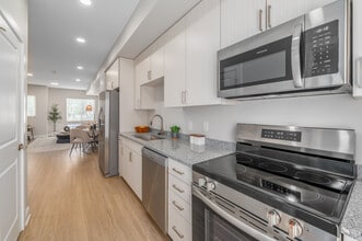 Park Lamont Townhomes in Cleveland, OH - Foto de edificio - Interior Photo