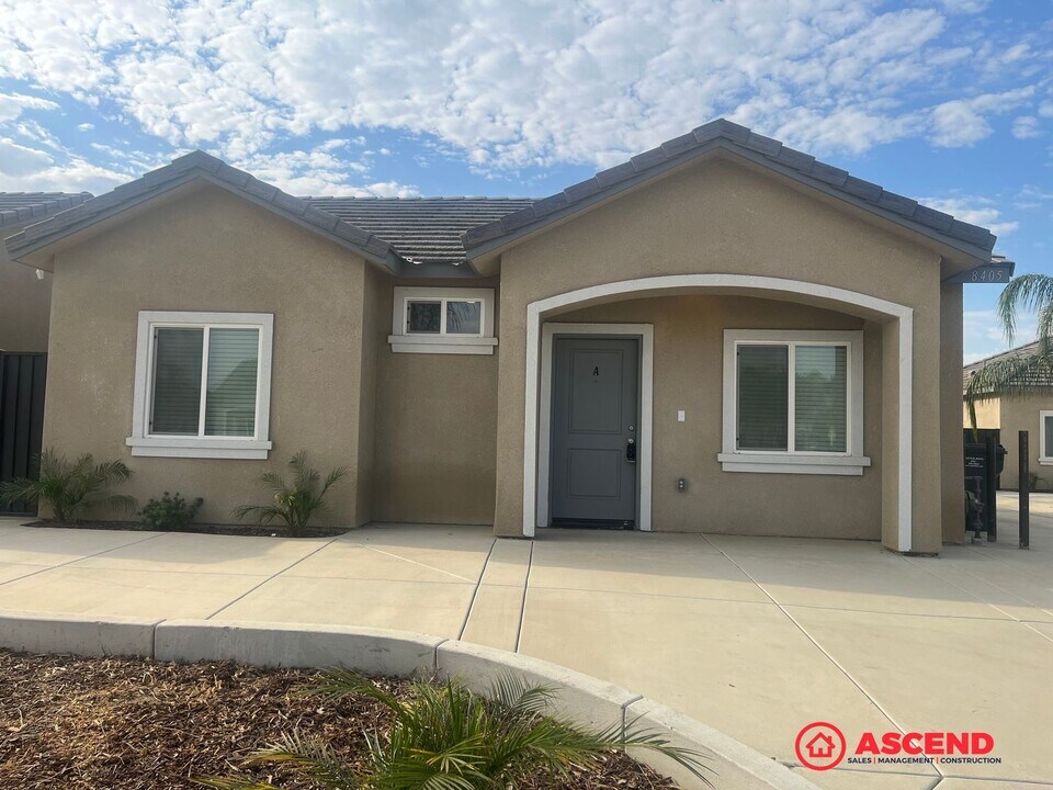 8405 Frankie Lou St in Bakersfield, CA - Building Photo