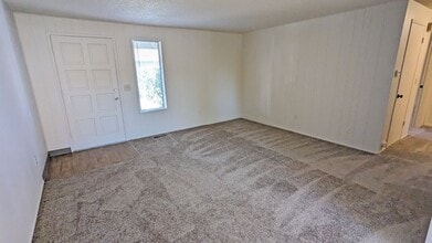 1368 S Ivy St in Cornelius, OR - Building Photo - Building Photo